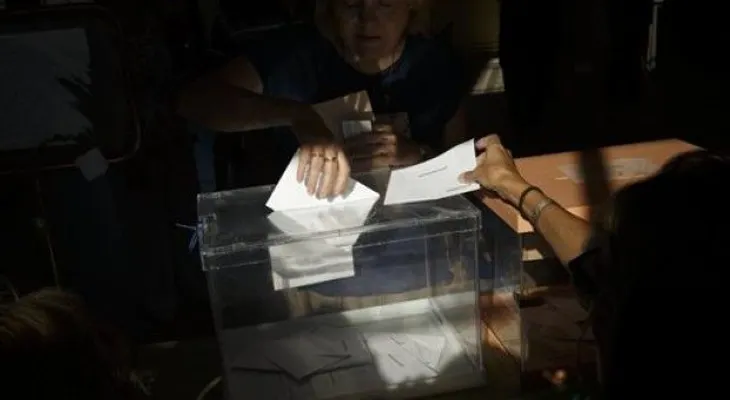 España vota de nuevo para romper su estancamiento político