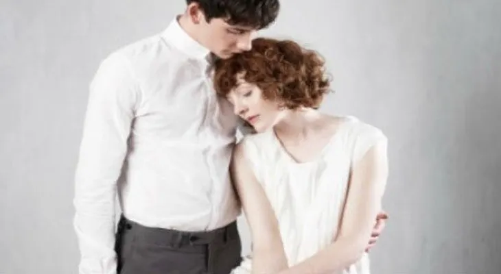 4 claves para no sentirte menos que tu pareja