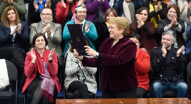 Michelle Bachelet promulga la ley que despenaliza el aborto bajo tres causales en Chile