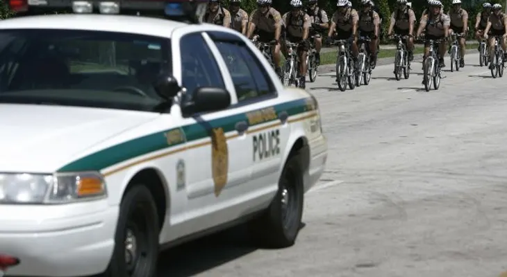 Despiden a 32 oficiales carcelarios por muertes de reclusos en EE.UU.