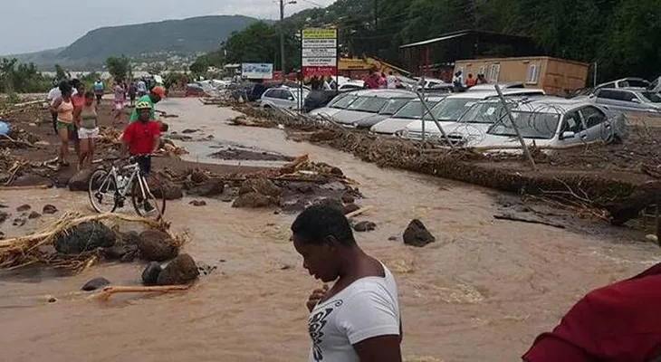 Erika se coloca a 120 kilómetros del sur de RD y avanza hacia Haití 