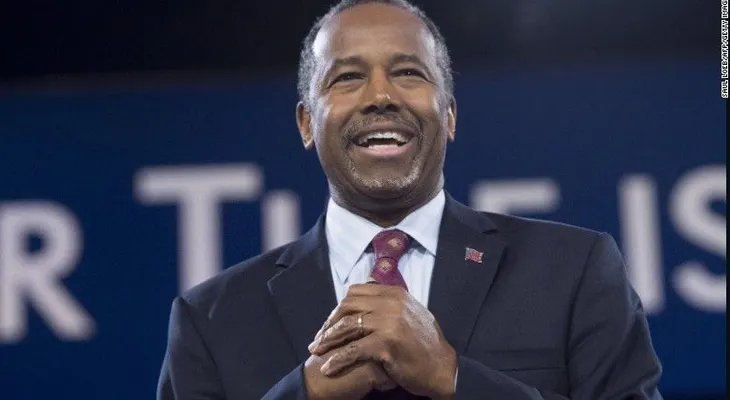 Carson: "Hubo otros inmigrantes que llegaron en barcos de esclavos y trabajaron más duro por menos"