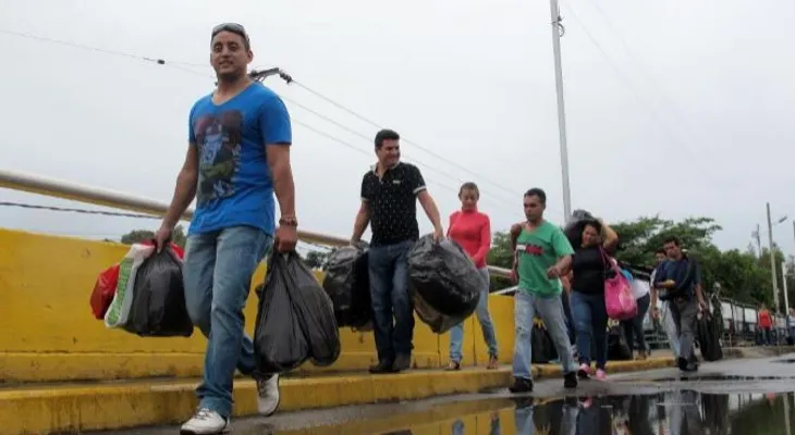 Unos 35.000 venezolanos cruzan a Colombia para comprar víveres