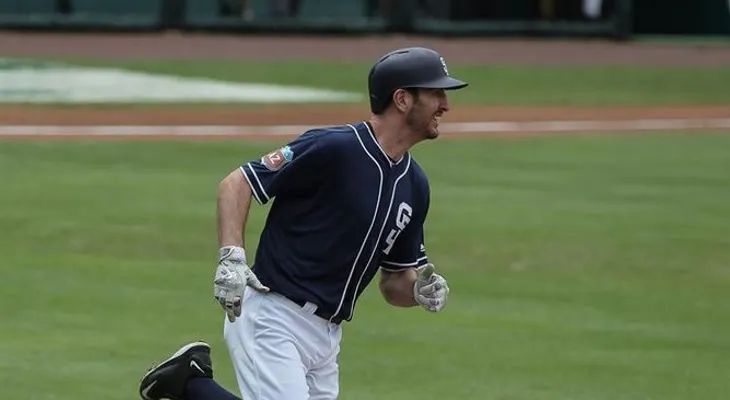 8-4. Rosales encabezó lluvia de jonrones de Padres que evitan barrida