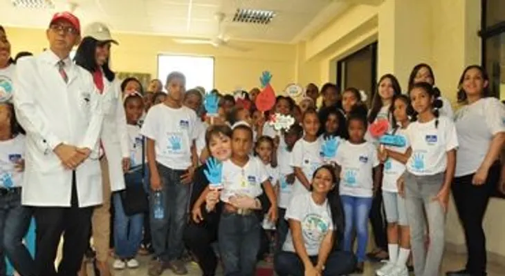 Primera Dama y PROMESE/CAL firman acuerdo para  "Niños Perdedores de Sal";