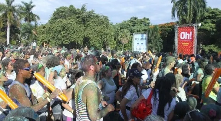 RD celebró con éxito el primer Holi Sun Festival of Color