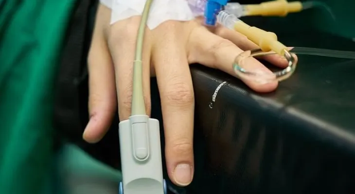 Hombre con pene biónico entra en coma luego de la primera relación con su novia