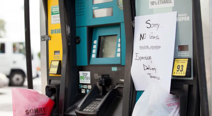 Compras por pánico ocasionan escasez de gasolina en Florida, y va a empeorar