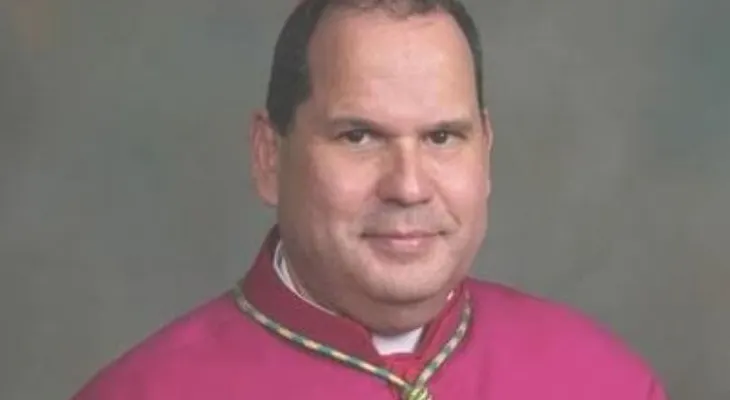 Agreden obispo hispano dentro Catedral de Nueva Jersey