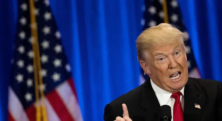 Trump amenaza con demandar al "New York Times" por artículo sobre acoso sexual a dos mujeres