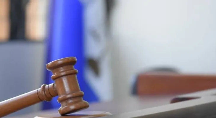 Padres queman vulva de niña porque se orinó en la cama