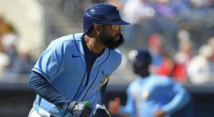 Rays capitalizan errores de Blue Jays y resisten para imponerse 7-6