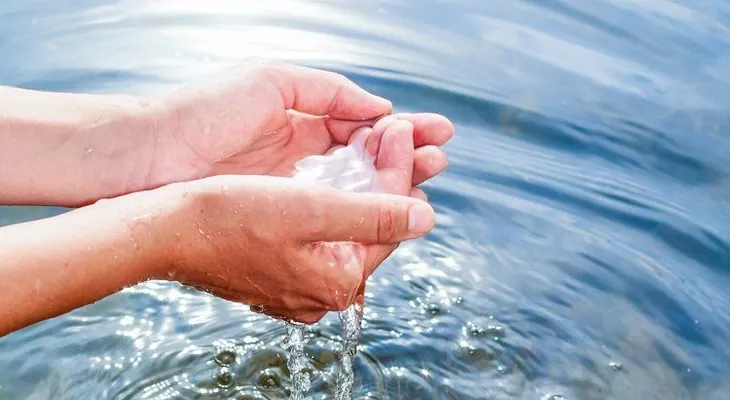  El agua provoca un estado de asombro en el cerebro y facilita la meditación