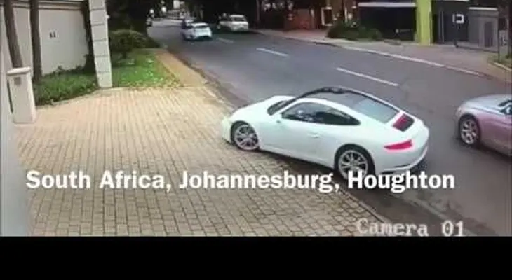 Intenta robar un Porsche, pero no esperaba que el conductor fuese un "Schumacher"