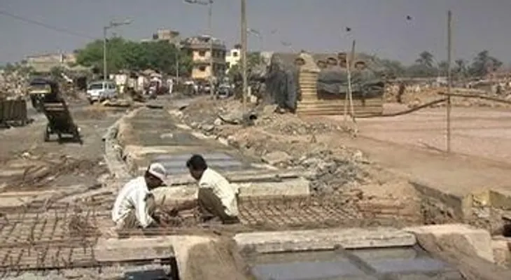 Hombre enterrado bajo cemento se quedó dormido en una construcción
