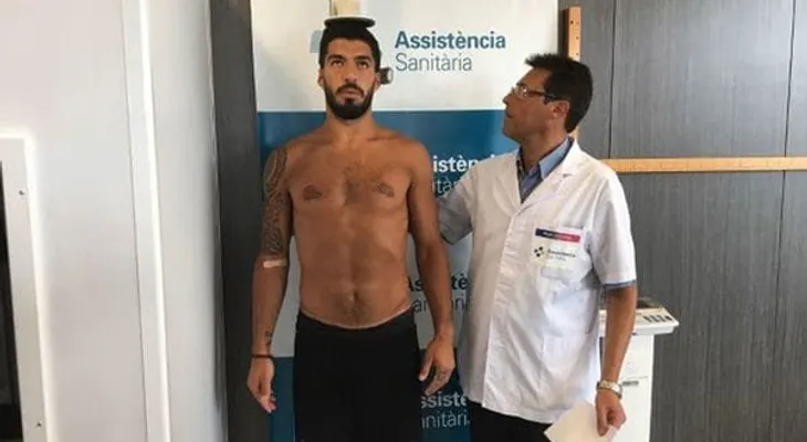 Las extrañas marcas en los pezones de Luis Suárez que se hicieron virales
