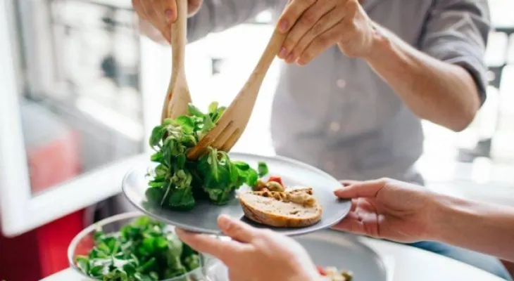 5 alimentos que debes dejar de comer para adelgazar