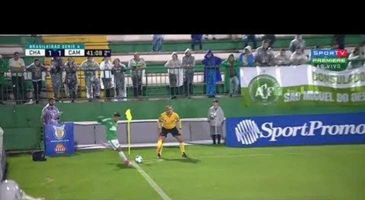 Un movimiento extraño de la pelota en estadio de Chapecoense se volvió viral 