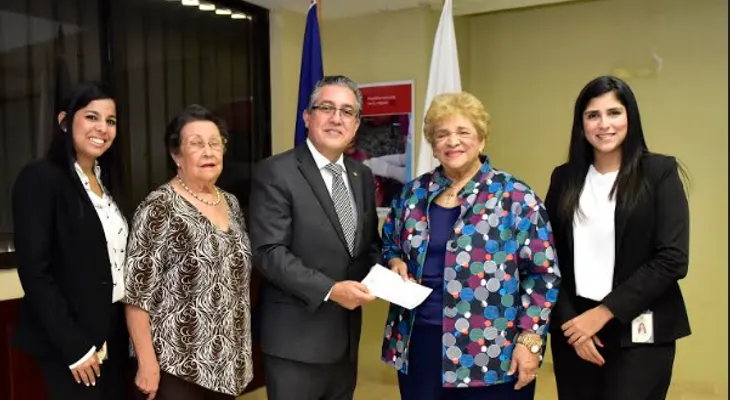 Voluntariado Bancentraliano dona recursos a la Cruz Roja Dominicana