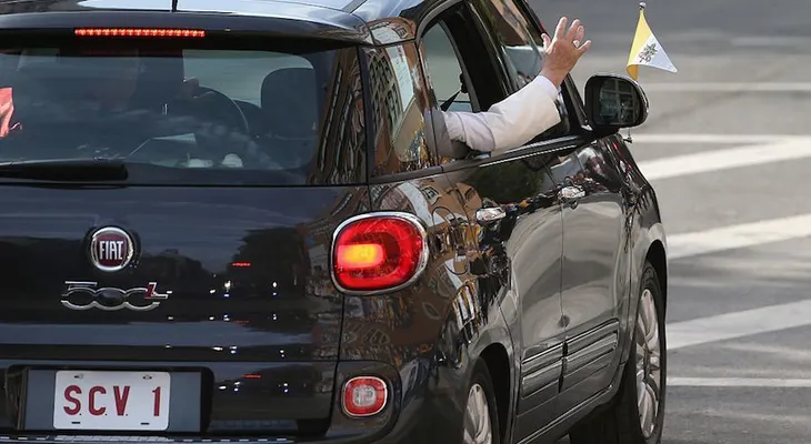 El papamóvil que usó Francisco en Nueva York, a subasta