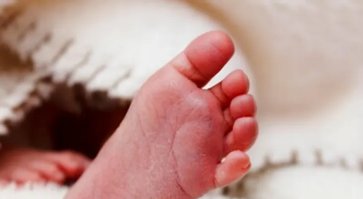 Padre de 25 años que busca reconocer a su hija con adolescente de 16 en Haití podría enfrentar investigación penal