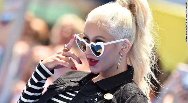 "Soy una chica que le gusta un rostro a punto"; dice a todo pulmón Christina Aguilera, que luce casi irreconocible, en foto sin maquillaje