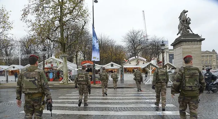 La Asamblea Nacional francesa aprueba extender el estado de emergencia