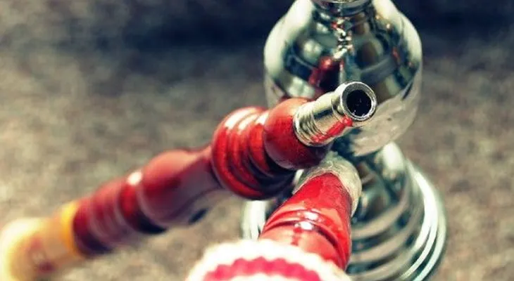 Hombre muere cuando inhalaba humo de una hookah