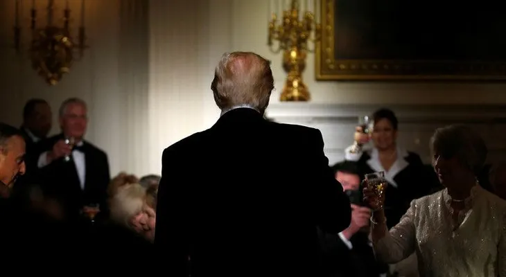 ¿Golpe de Estado en Washington? Assange asegura que quieren cambiar a Trump por Pence