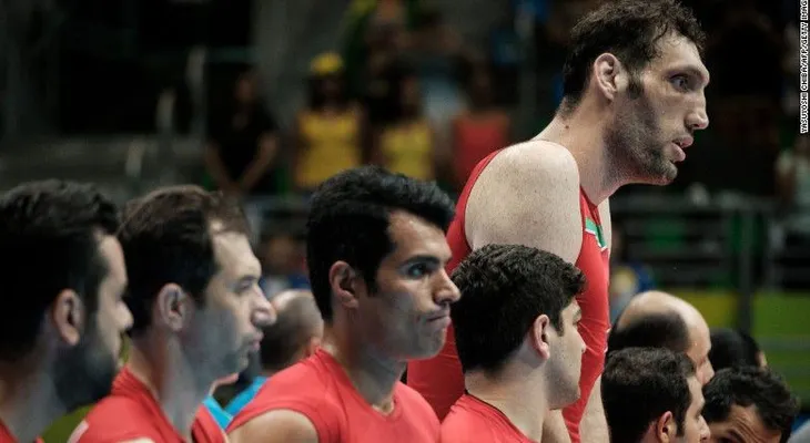 El atleta paralímpico más alto de la historia juega sentado