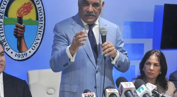 Neney se reintegra al PRD; asume como su presidente ejecutivo