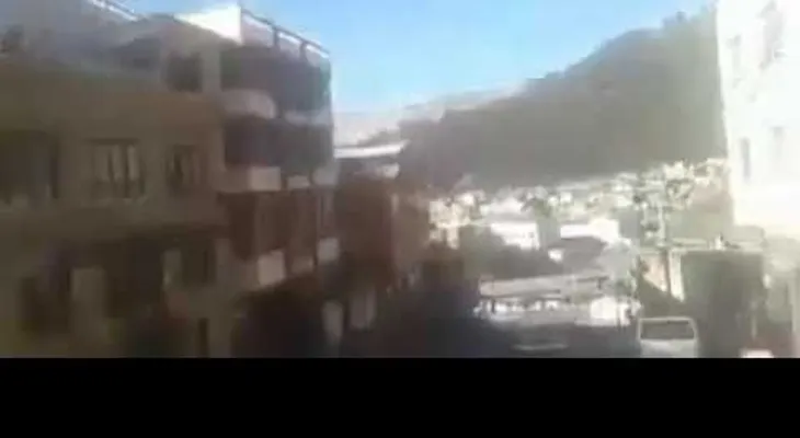 Los griterios: Un hombre se defiende de un pitbull con un machete (VIDEO)