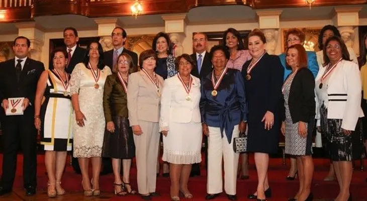 Medina reconoce la labor de 10 mujeres meritorias