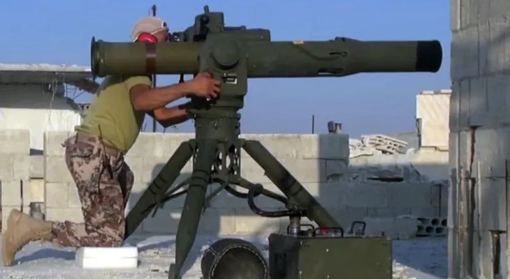 Una pajarera salva a los soldados de Assad de un misil antitanque estadounidense (VIDEO)