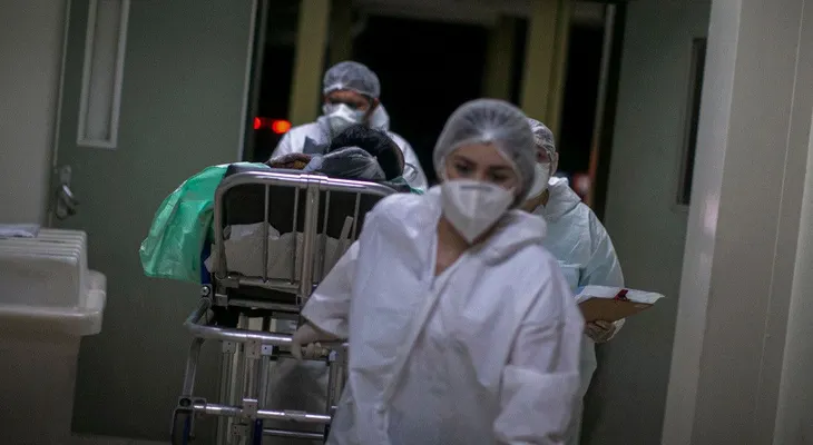 La variante brasileña del coronavirus podría contagiar hasta el 61% de los pacientes recuperados