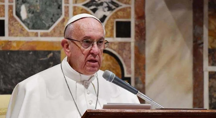 El Papa Francisco critica que la gente se vaya de vacaciones sin cumplir restricciones