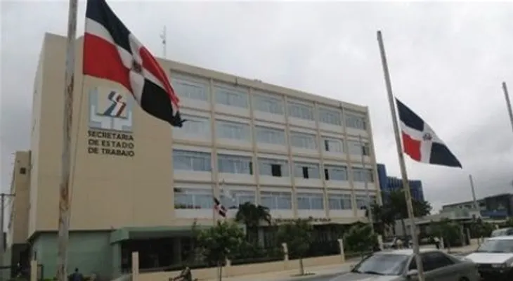 El Ministerio de Trabajo recuerda que el viernes 16 es no laborable