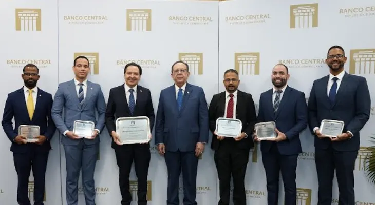 BCRD entregó premios de su Concurso de Economía "Biblioteca Juan Pablo Duarte" 2024