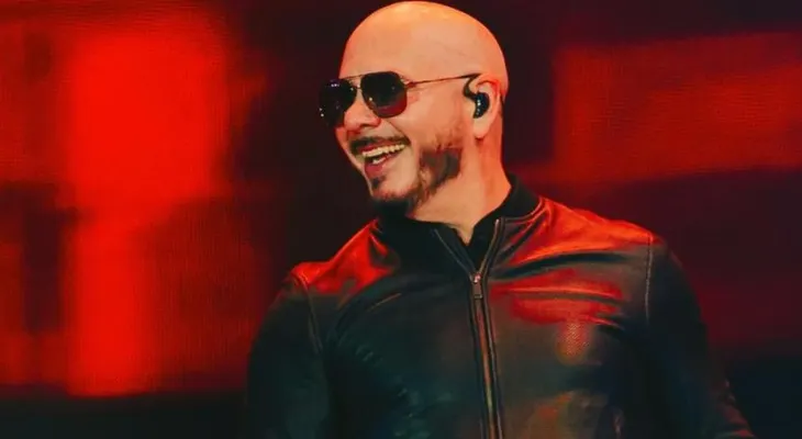 Pitbull revela cómo El Cata prefirió efectivo a regalías y la influencia de Omega El Fuerte en "I Know You Want Me"