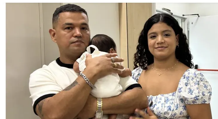 Operan a feto en el vientre materno para corregir malformación