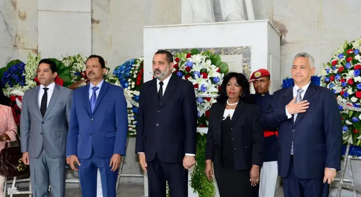 Tribunal Electoral rinde homenaje a héroes de la Patria