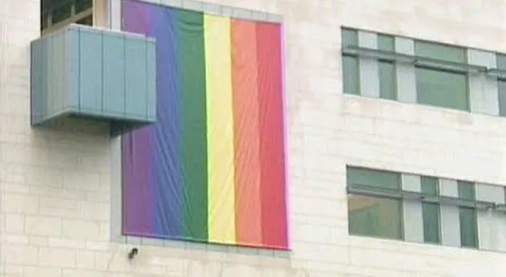 Cristianos protestan por colocación de bandera gay en Embajada EEUU (Video)