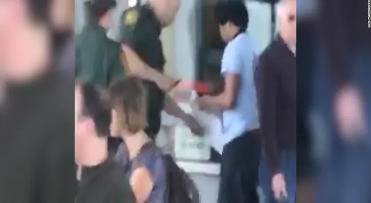 Empleado de una compañía se negó abordar pasajeros que no fueran estadounidenses