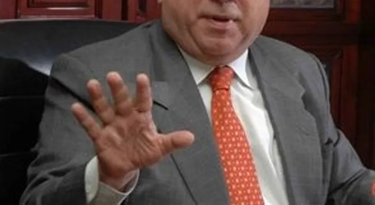 Ministro de Trabajo complace empresarios y aprueba aumento salarial de 20% en dos partidas