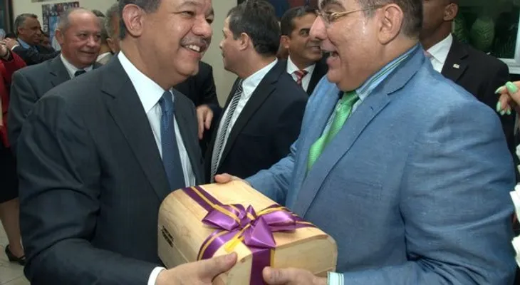Denuncian desorden y "macuteo" en últimos días retiro revistas de vehículos