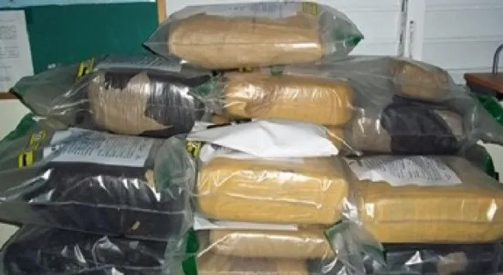 Ocupan saco con ocho libras de droga en la calle 42 de Cristo Rey