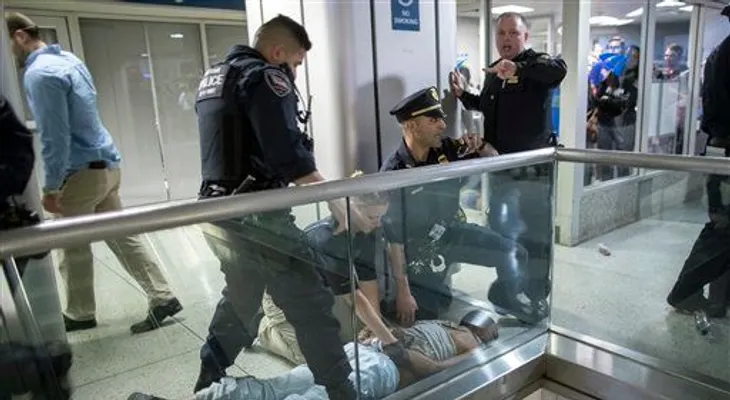 Estampida por falsa alarma deja 16 heridos en estación Nueva York