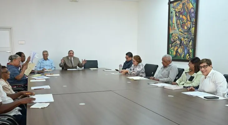 Trabajo anuncia aumento del 25 % al salario mínimo de operadores de máquinas pesadas agrícolas