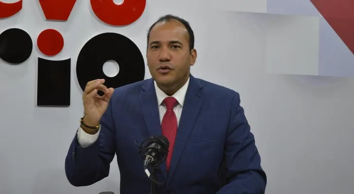Salvador Holguín pide al pueblo dominicano votar en contra del PLD para salir "de este maldito virus morado"