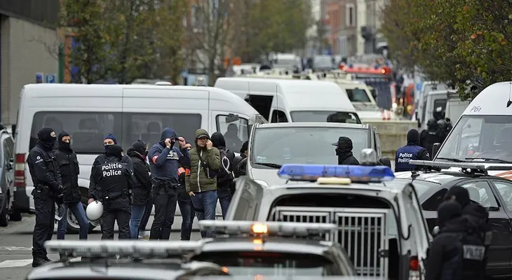Búsqueda de presuntos terroristas en un barrio belga